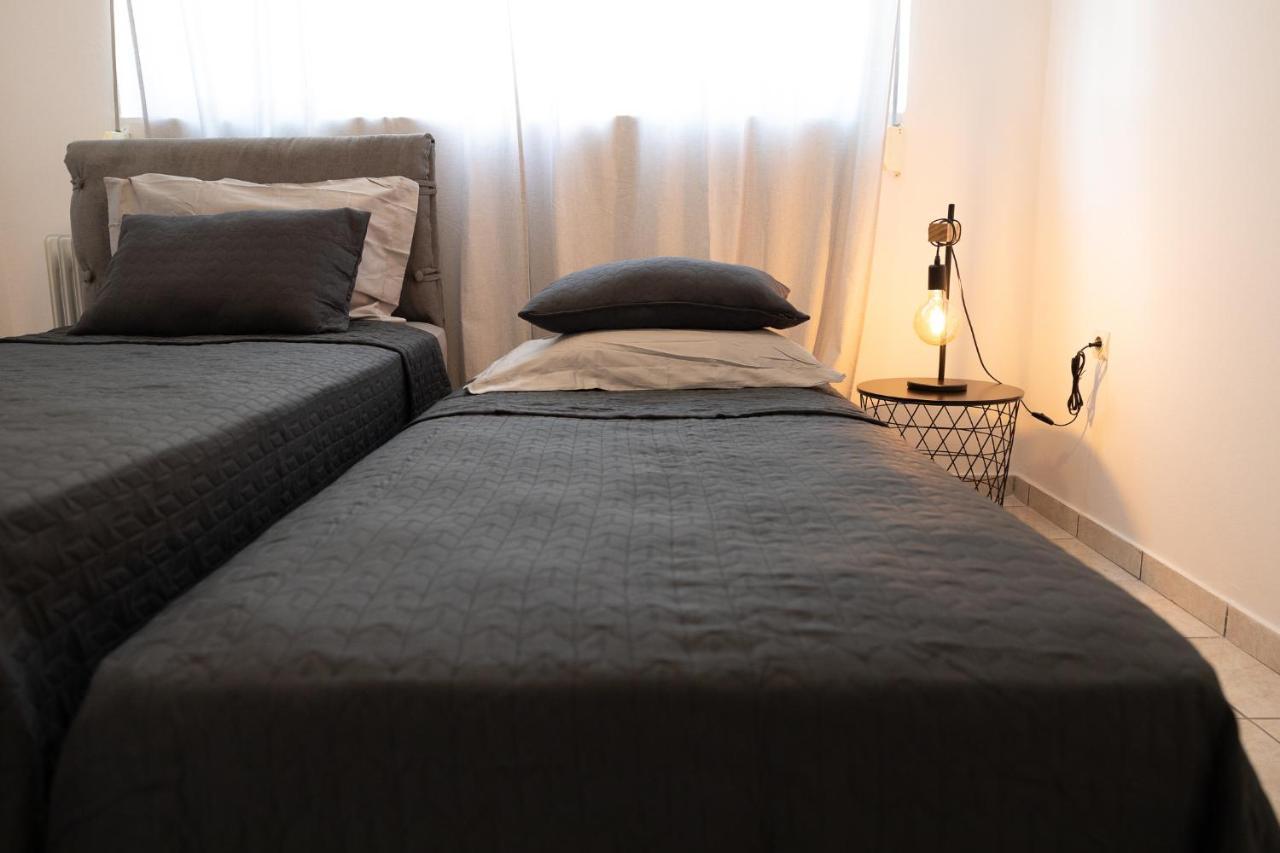 Spacious Apartment Close To The Sea And The City Center Ateny Zewnętrze zdjęcie