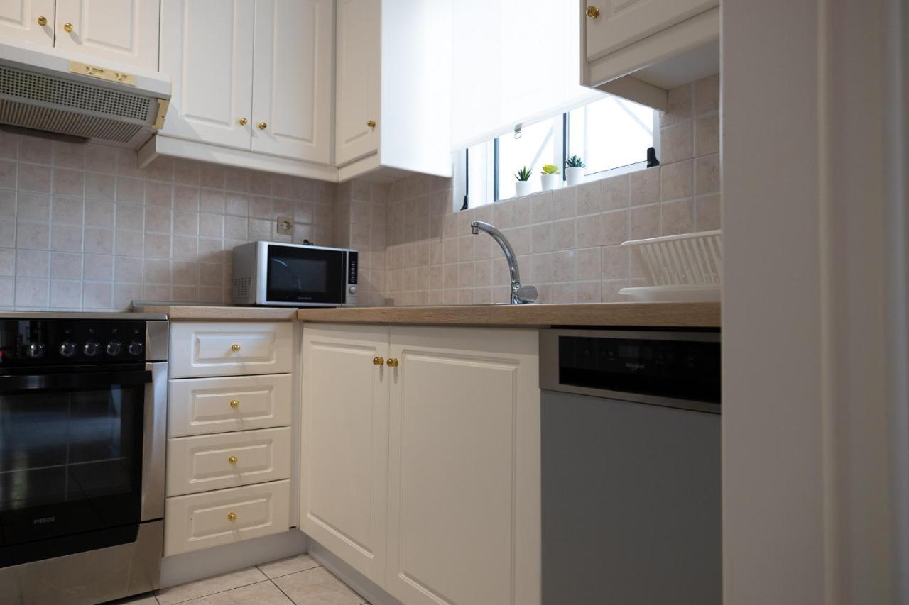 Spacious Apartment Close To The Sea And The City Center Ateny Zewnętrze zdjęcie